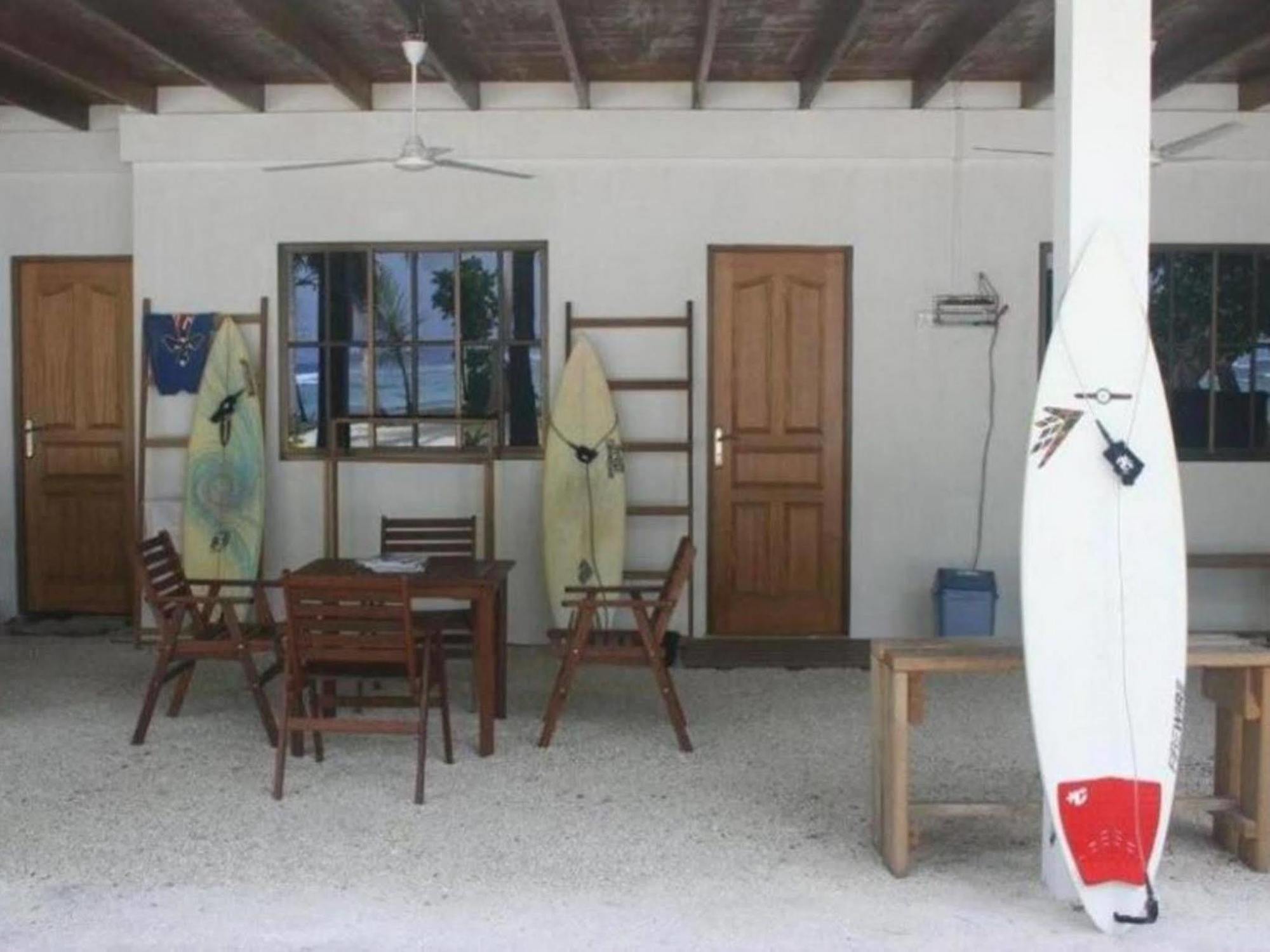 Thulusdhoo Surf Camp Pensjonat Zewnętrze zdjęcie